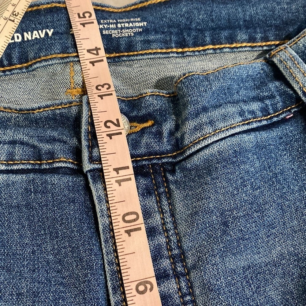 Old Navy Extra High Rise Ski Hi Straight Button Fly Secret Smooth Pockets Jeans - Picture 8 of 9